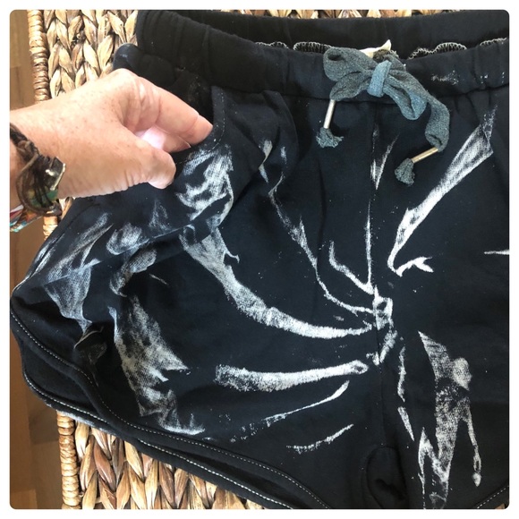 LAST  // CALI TIE DYE SHORTS - Picture 5 of 7